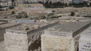 מצבות בתל אביב